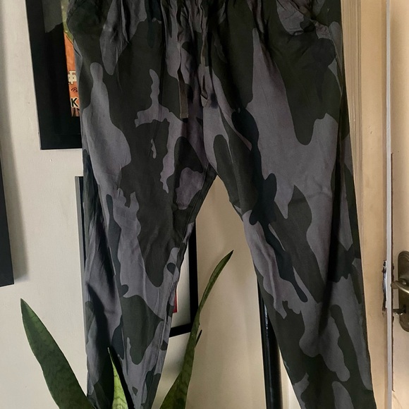 Ritu Kumar Label Camouflage Jogger Pants - Picture 3 of 12